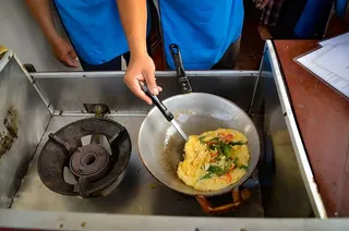 市场上的本地泰国菜