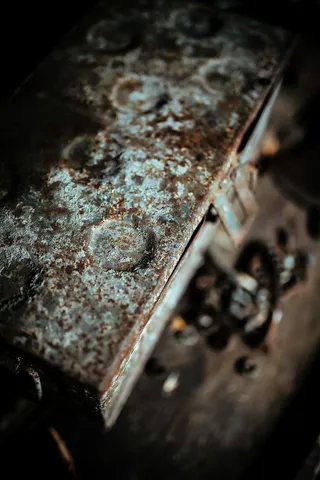 车间里的旧盒子