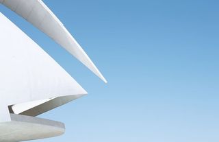 艺术、日光、工程、灯光、线条和曲线、户外、天空、钢铁和混凝土结构