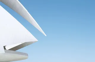 艺术、日光、工程、灯光、线条和曲线、户外、天空、钢铁和混凝土结构