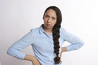 沮丧，疯狂，怀疑，怀疑，双手放在臀部，臀部，双手，沮丧