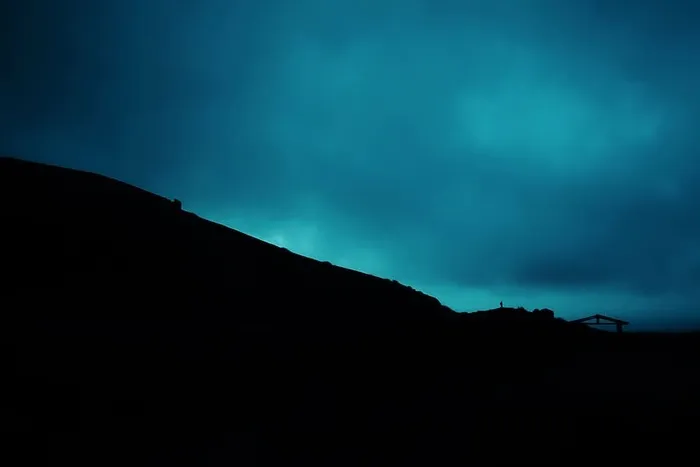 山、山、高地、云、天空、风景、自然、山谷的轮廓