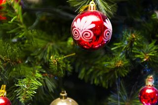 白色、红色和金色圣诞小玩意