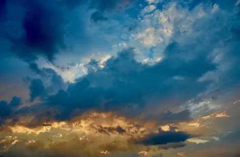 天空,云,日落,傍晚,太阳,余辉,红色,橙色 天空,云,日落,傍晚,太阳,余辉,红色,橙色