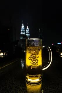 马来西亚、吉隆坡、老虎、身高、饮料、汗水、感冒、酿造 马来西亚、吉隆坡、老虎、身高、饮料、汗水、感冒、酿造