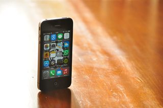 黑色，iphone 4，显示，界面屏幕，放置，棕色，木质表面，iphone