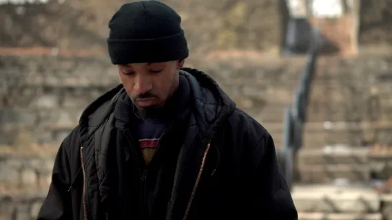 一个人，衣服，关注前景，帽子，前视图，真人，白天，生活方式