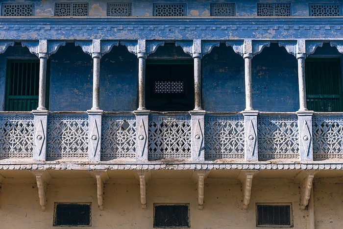 蓝色，建筑，墙壁，建筑，阳台，白天，装饰，设计