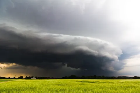 积雨云、风暴狩猎、气象学、雷暴、风暴、弧、阵风锋、雷云 积雨云、风暴狩猎、气象学、雷暴、风暴、弧、阵风锋、雷云