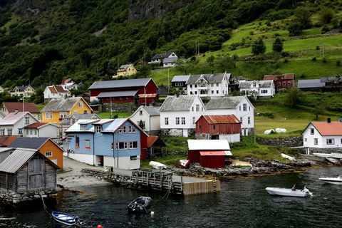 靠近水体的村庄