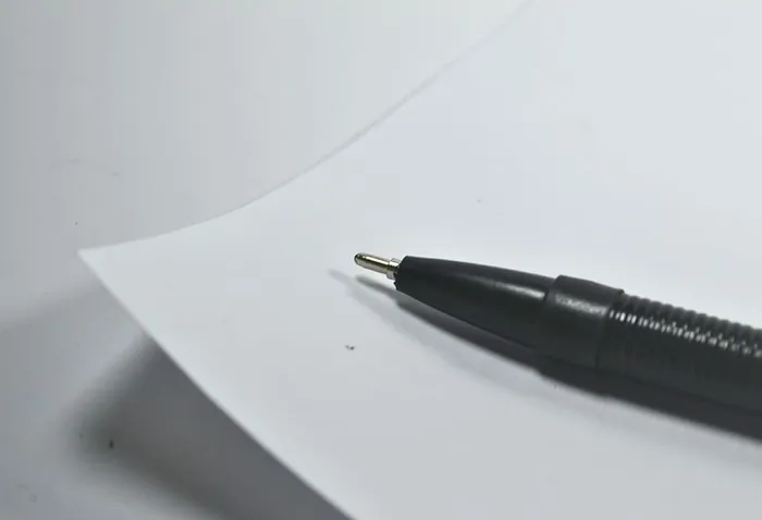 黑色圆珠笔，纸，笔，空白，思维障碍，书写，困惑，不知道