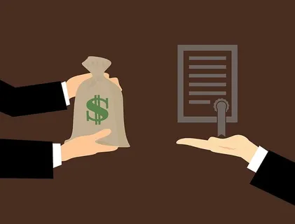 带法律文件或许可证的钱袋和手的插图。
