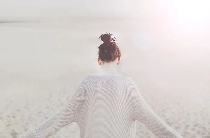 ，女人，海滩，沙滩，脚步，手臂，套头衫，球衣