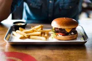 荷兰、格罗宁根、多特格罗宁根、薯条、蛋黄酱、汉堡、午餐、晚餐