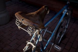 自行车，鞍座，皮革，破旧，蓝色，车架，金属，城市