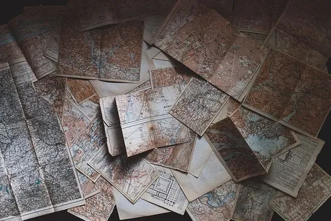 棕色、地图、橙色、纸张、室内、高角度视图、无人、地图 棕色、地图、橙色、纸张、室内、高角度视图、无人、地图