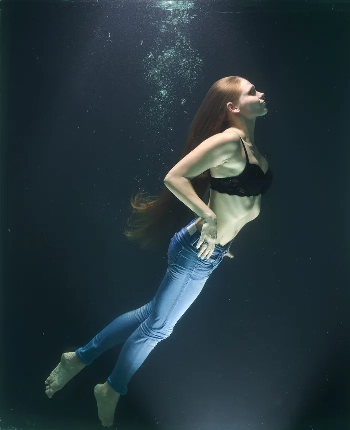 水中的女人