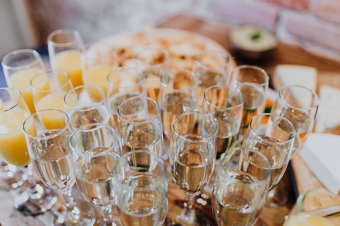 奶酪、白葡萄酒和葡萄