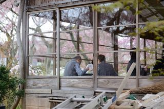 日本，京都，男性，男性，沟通，成年人，团结，窗口