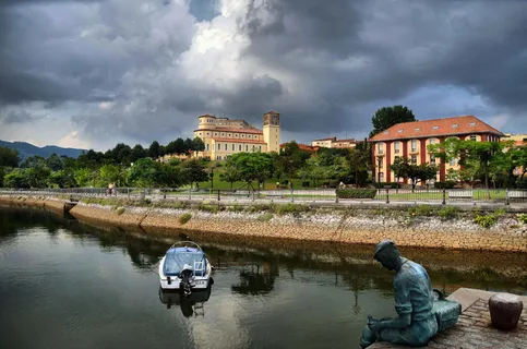 渔民纪念碑，ria造船厂，坎塔布里亚，水，云天，建筑，建筑结构，建筑外观