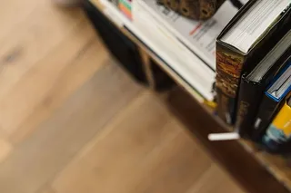 现代深色客厅设计