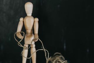 各种姿势的木制人体模型