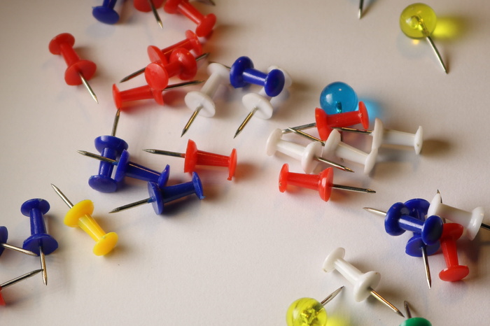 插销，白色、黄色、红色、蓝色、绿色、室内、多色