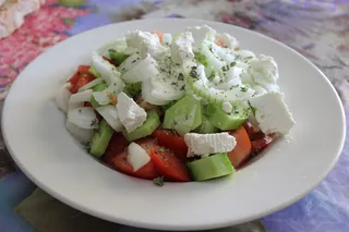 希腊菜、沙拉、羊奶、切片、食品、食品和饮料、蔬菜、健康饮食