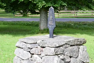 里程碑，十字路口，瑞典，småland，植物，草地，白天，自然