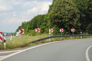 Kurv，高速公路，出口，注意，高速公路出口，倾斜转弯，树，道路