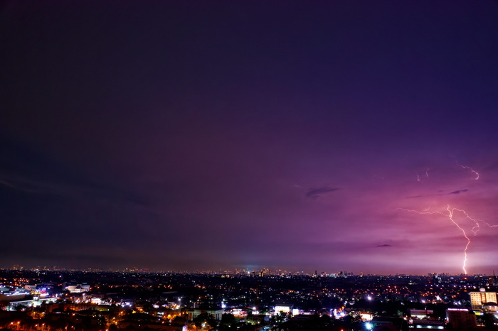 夜间雷击