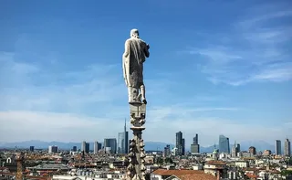 雕塑、混凝土柱、建筑、蓝色