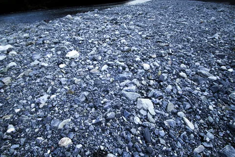 灰白色石块碎片