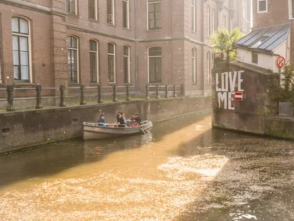 阿姆斯特丹，grimburgwal，荷兰，friends，boat canal，canal，boat，haze