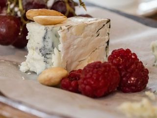 切片蛋糕，切片，蛋糕，近，覆盆子，白，盘子，奶酪