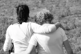 母亲，女儿，在一起，失去，快乐，拥抱，爱，理解