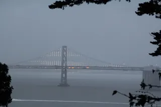 美国旧金山，coit tower，bridge lights，lights，vignette，foggy，bay bridge