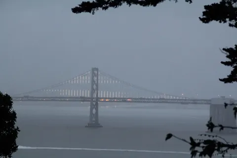 美国旧金山,coit tower,bridge lights,lights,vignette,foggy,bay bridge 美国旧金山,coit tower,bridge lights,lights,vignette,foggy,bay bridge