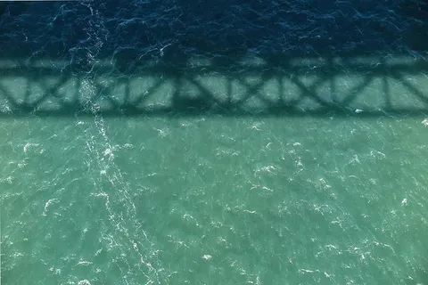 海上金门大桥的影子 海上金门大桥的影子