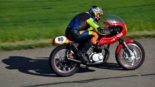 摩托车，山地车，oldtimer，摩托车，赛车，gp mutschellen 2018，本田cb-450，自行车