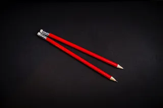 红色、铅笔、书写、艺术、绘画、橡皮擦、摄影棚快照、黑色背景