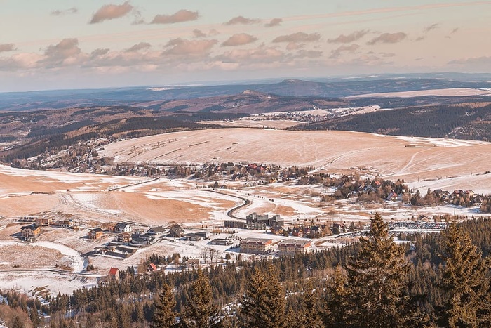 美丽的山景和周围的风景