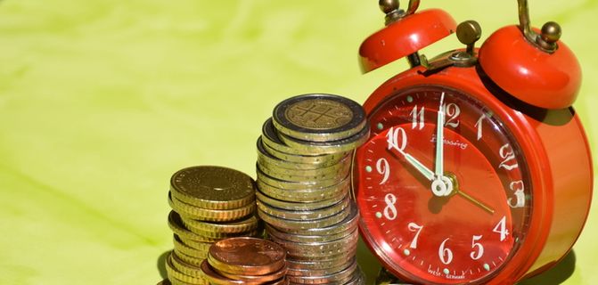 时间就是金钱、硬币、货币、欧元、现金和现金等价物、储备、财务、价值