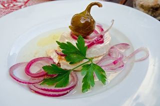 开胃菜，食用，奶酪，插入式，卡门贝尔，洋葱，洋葱圈，意大利香肠