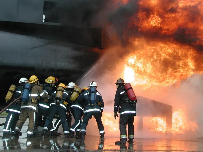 英国，莫尔顿沼泽，消防学院，头盔，制服，飞机，火焰，火灾