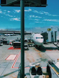 机场内的白色客机 机场内的白色客机