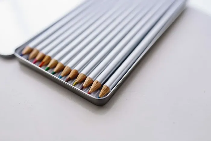 盒子里的银蜡笔