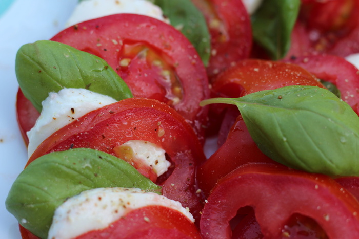 Caprese，番茄，马苏里拉，番茄马苏里拉，罗勒，马扎里拉，食品和饮料，新鲜度