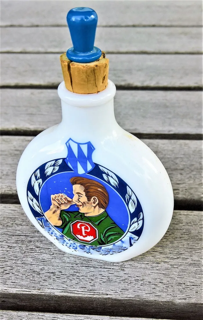 鼻烟，兴奋剂，巴伐利亚特产，烟具，瓶子，瓶装，记忆，桌子