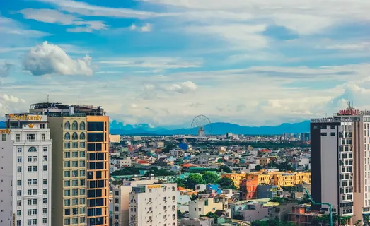 多云天空下的伦敦城